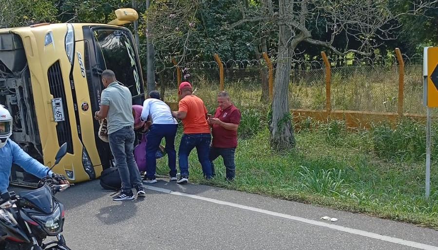 Volcamiento de bus en Campeche. 