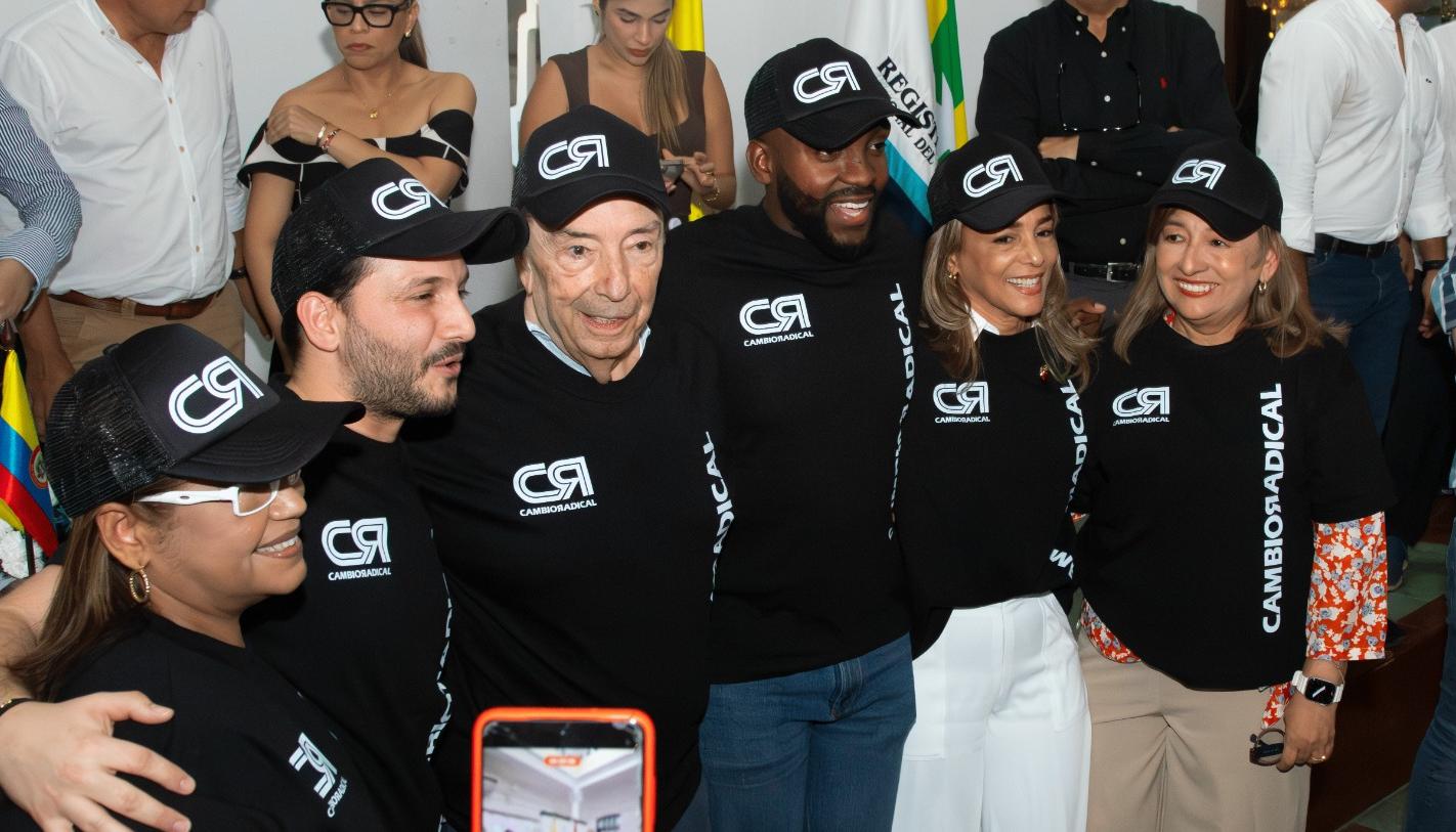 Fuad Char junto a los candidatos a la Cámara por Cambio Radical. 