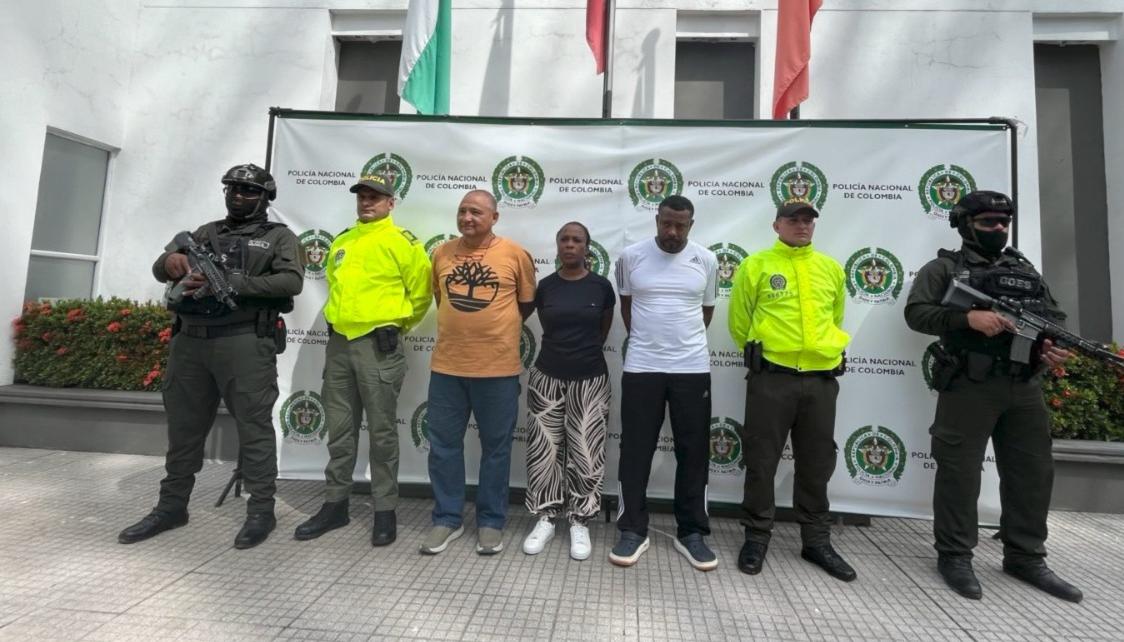 Los tres capturados.