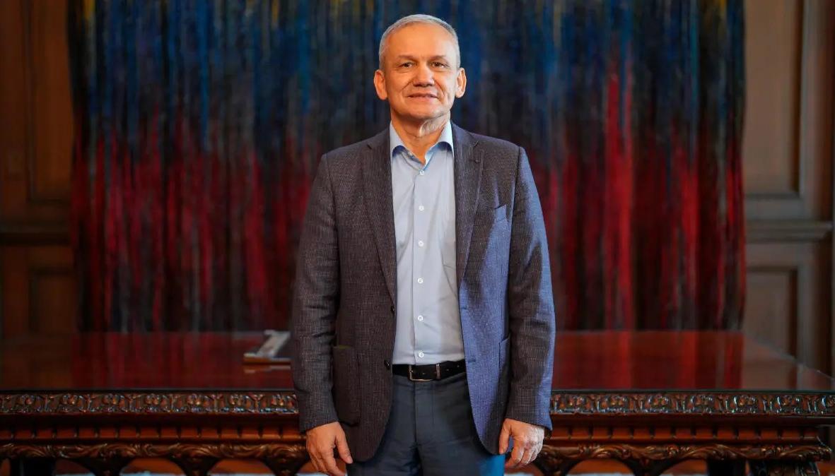 Carlos Ramón González.