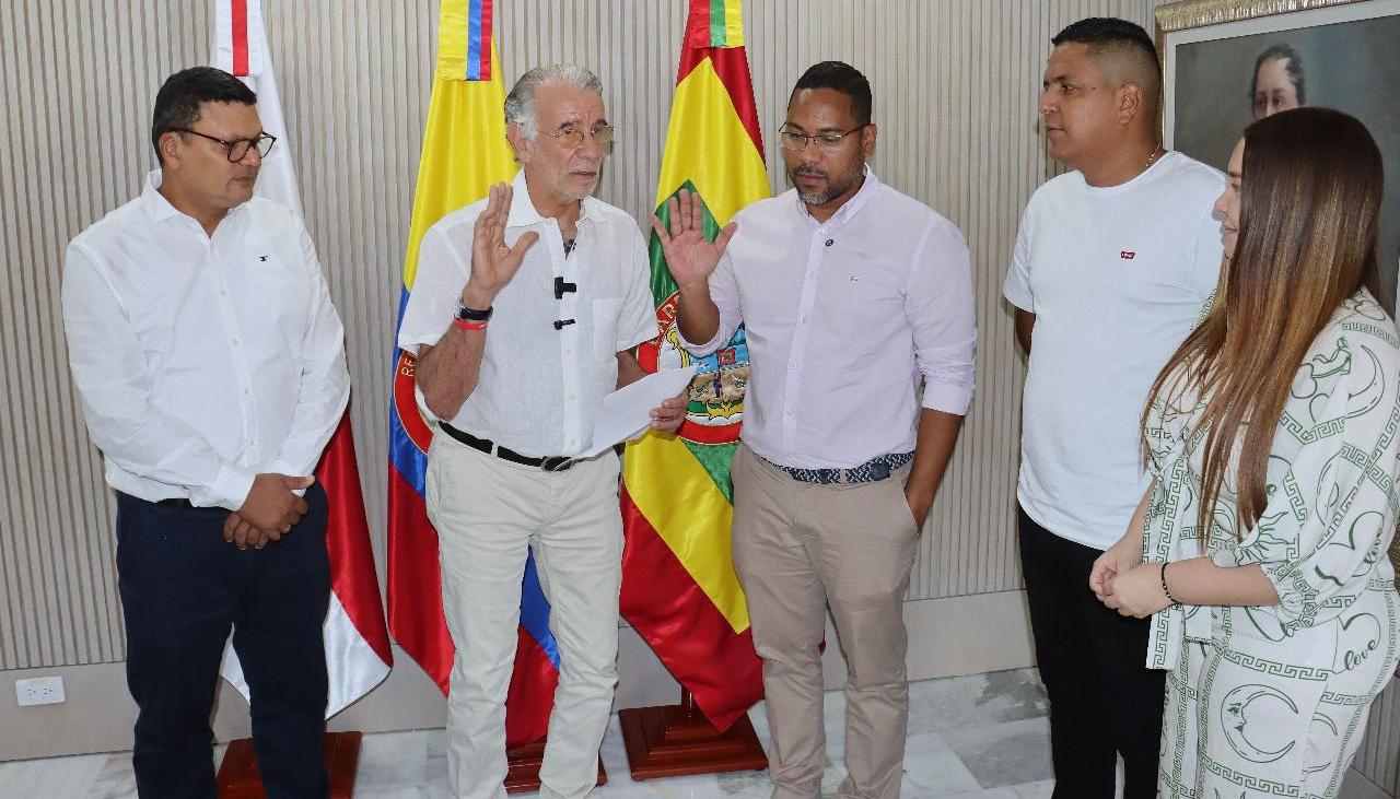 El Gobernador Eduardo Verano posesionando a Leyton Barrios como rector de la UniAtlántico.
