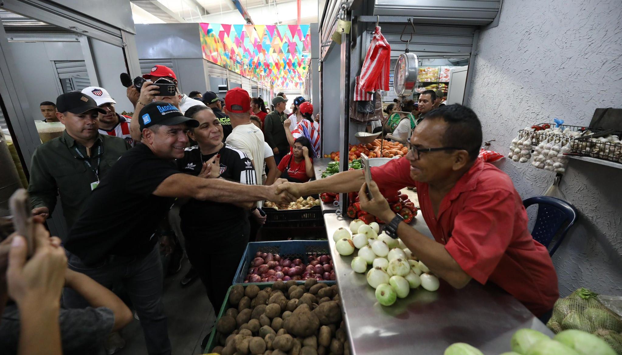 El alcalde Alejandro Char en la entrega de la fase 3 de El Playón.