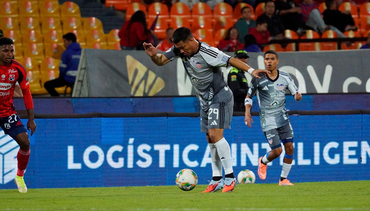 Teófilo en una jugada del partido ante Medellín