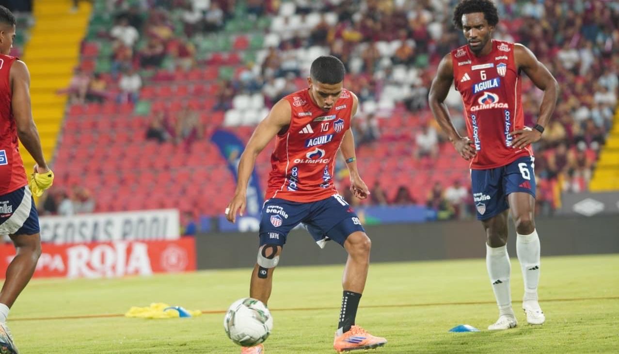 Calentamiento de Junior.