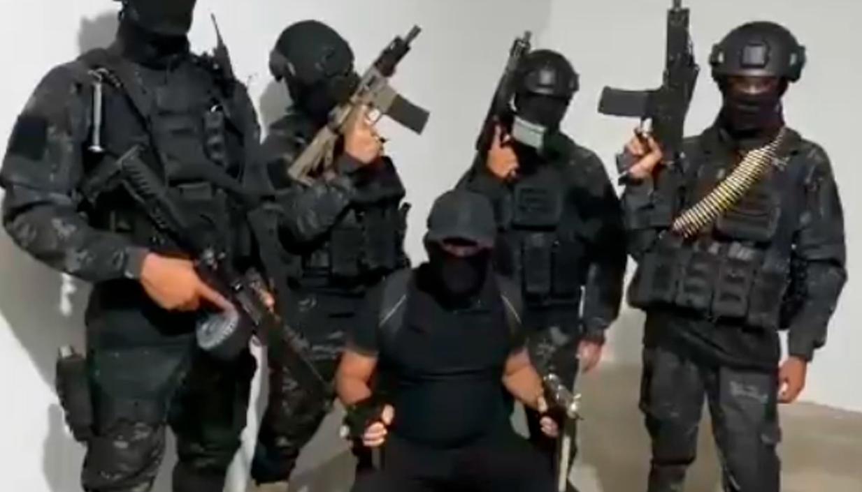 Grupo armado que amenaza a más de 100 personas. 