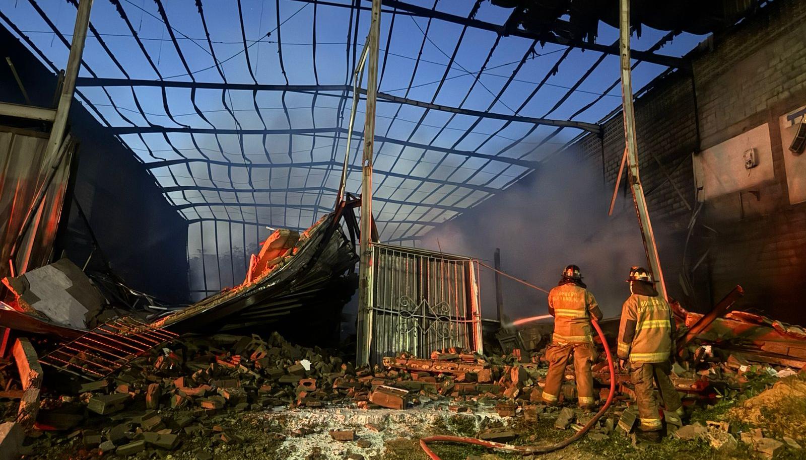 Incendio consumió fábrica de colchones en Malambo