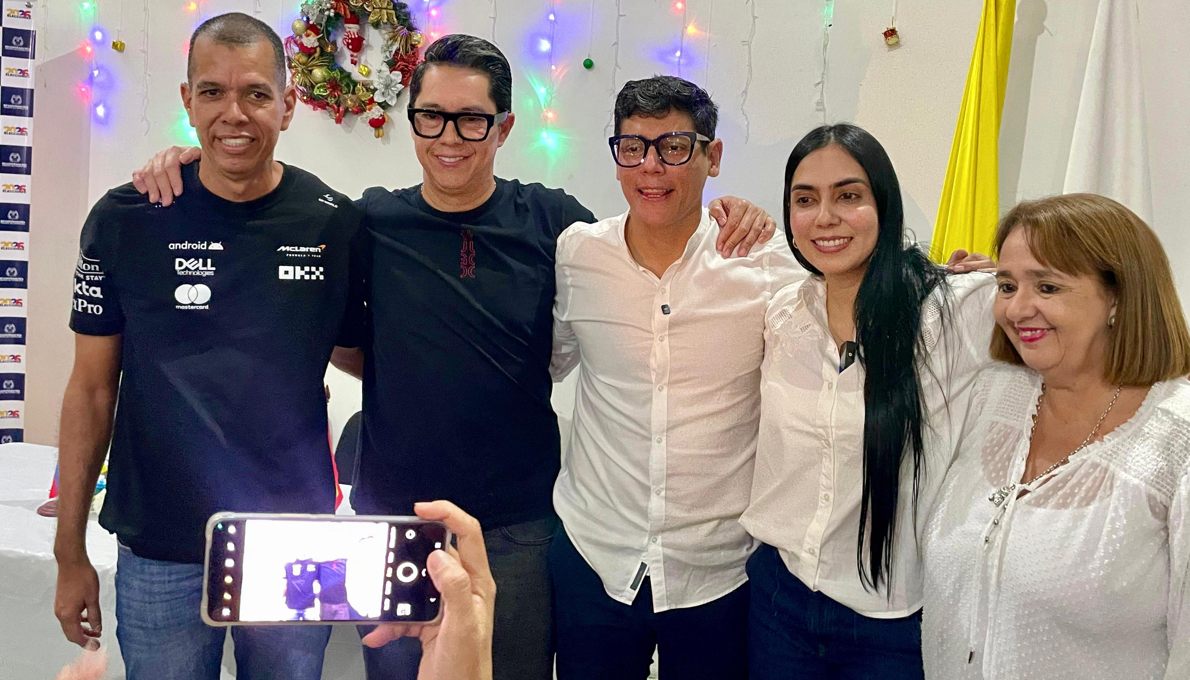 El senador Pedro Flórez acompañando la inscripción de Jaime Santamaría.