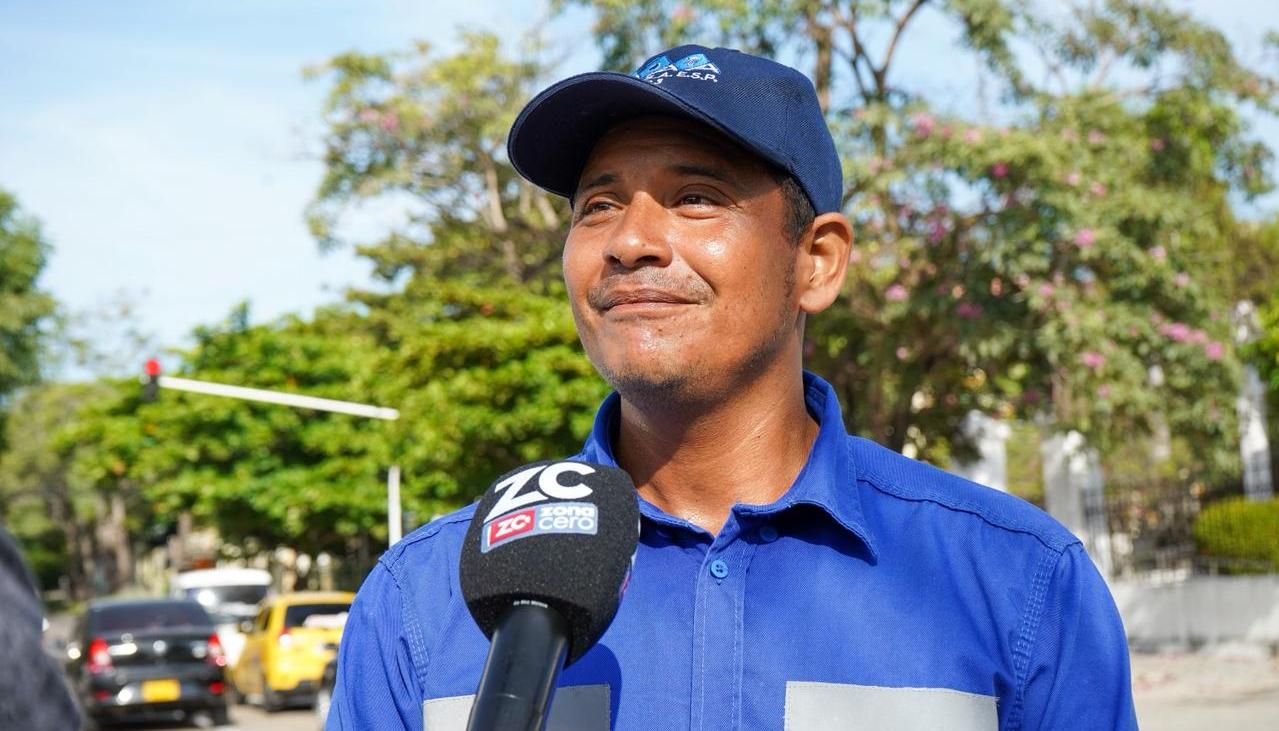 Jhonatan Hernández, operario de Triple A.