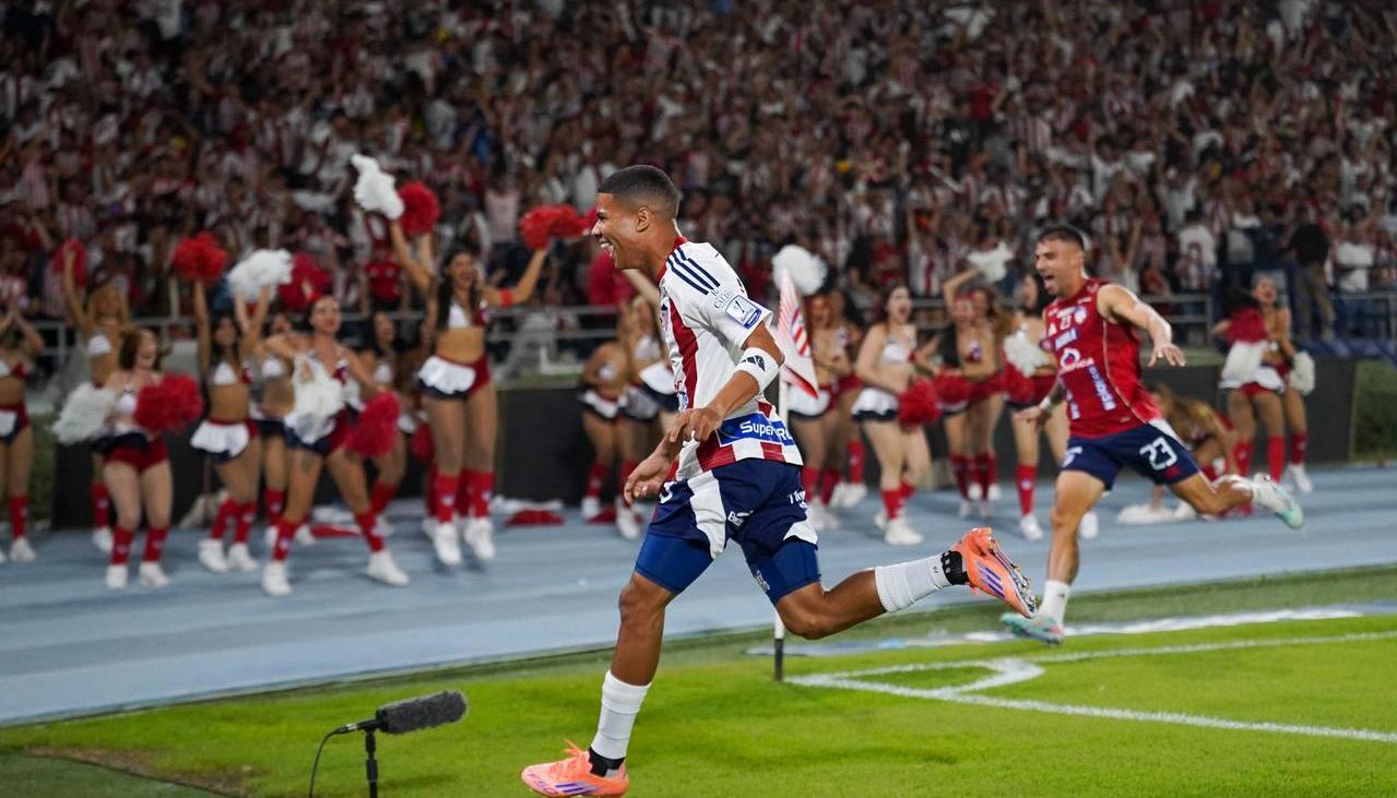 José Enamorado celebrando sus goles. 