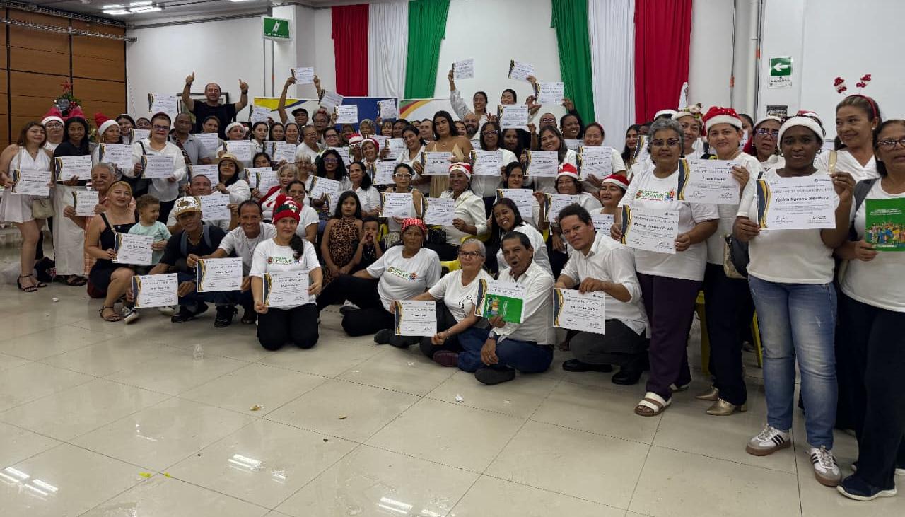 Los líderes que recibieron la certificación.