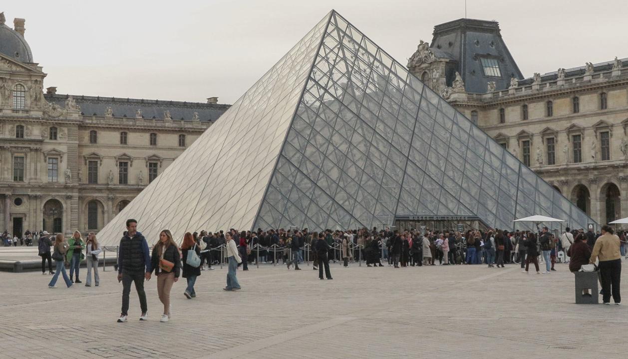 El Museo del Louvre.