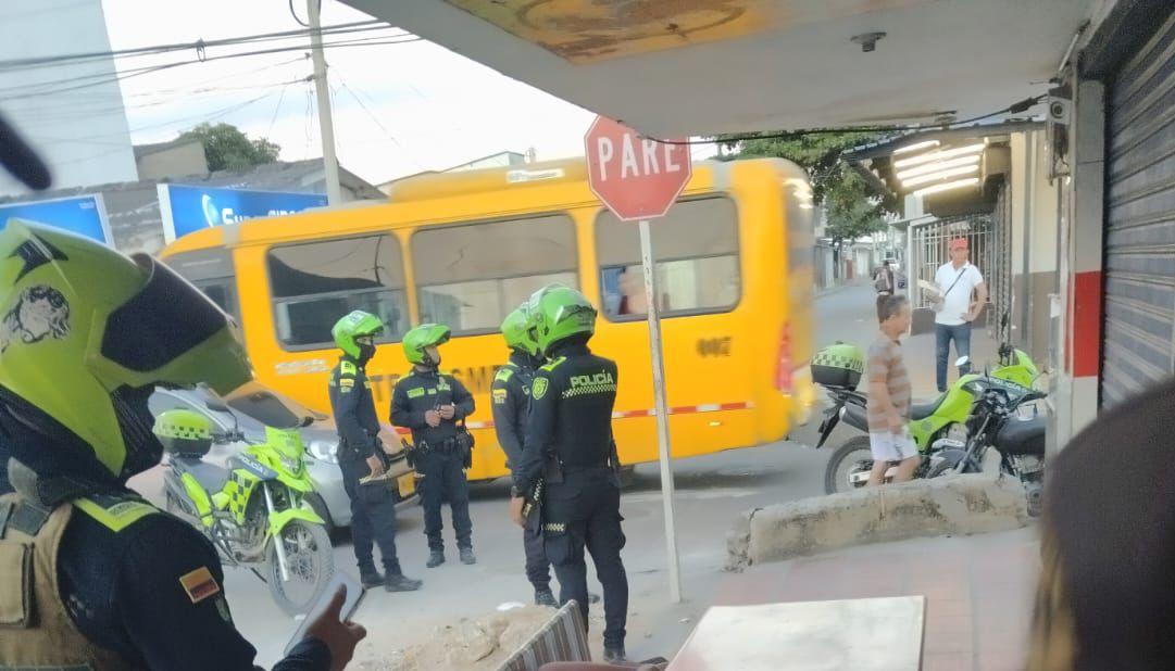 La Policía acordonó el lugar donde quedó sin vida la víctima. 