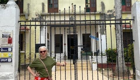 Mónica Gontovnik, en la entrada del Museo.