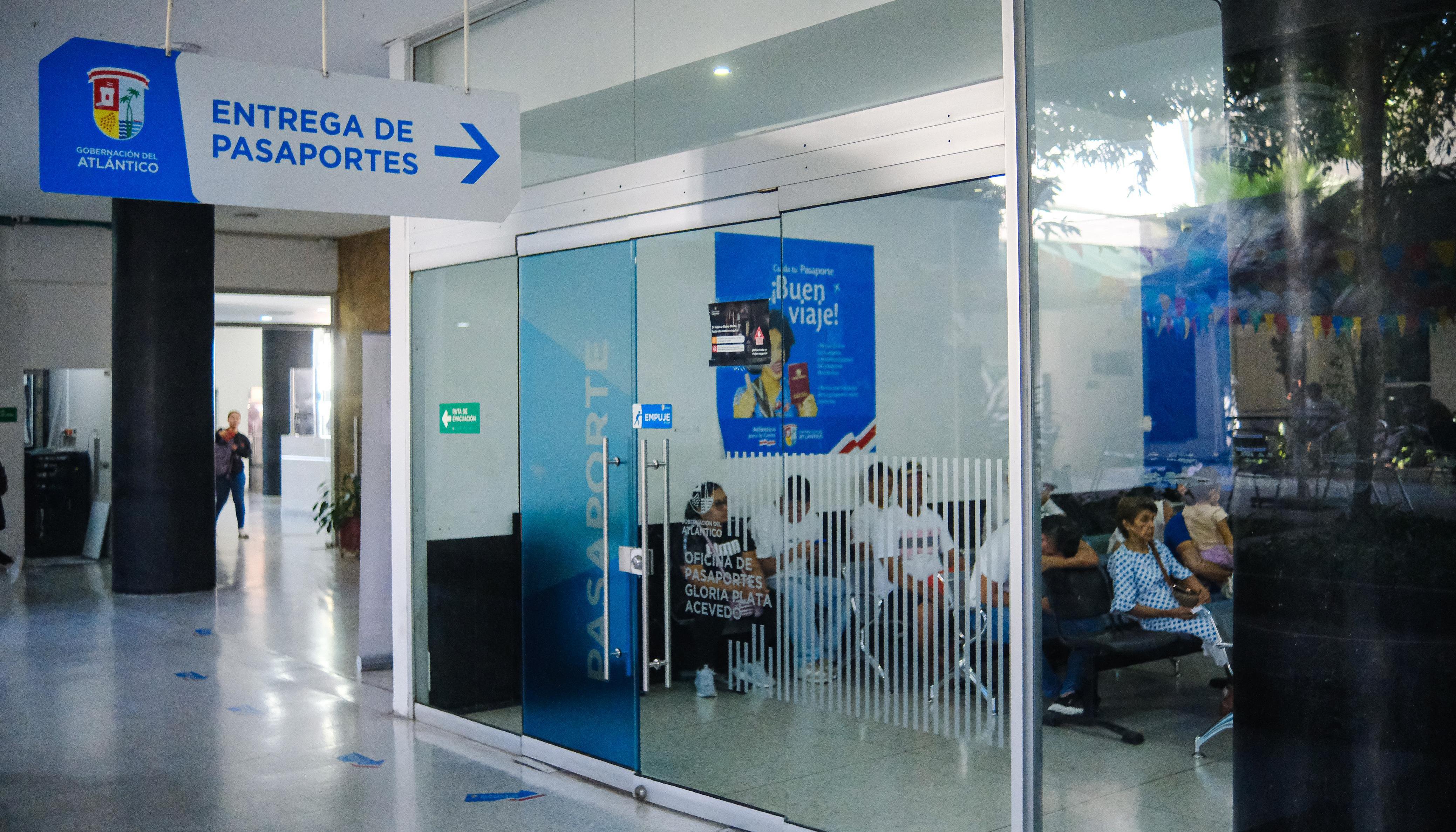 Oficina de pasaportes en la Gobernación del Atlántico.