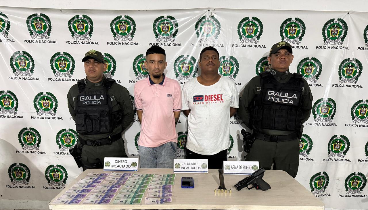 Capturados junto a las autoridades.