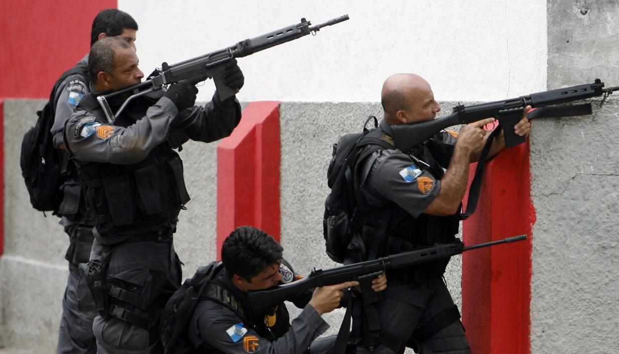 Policías en un operativo en Río de Janeiro. 