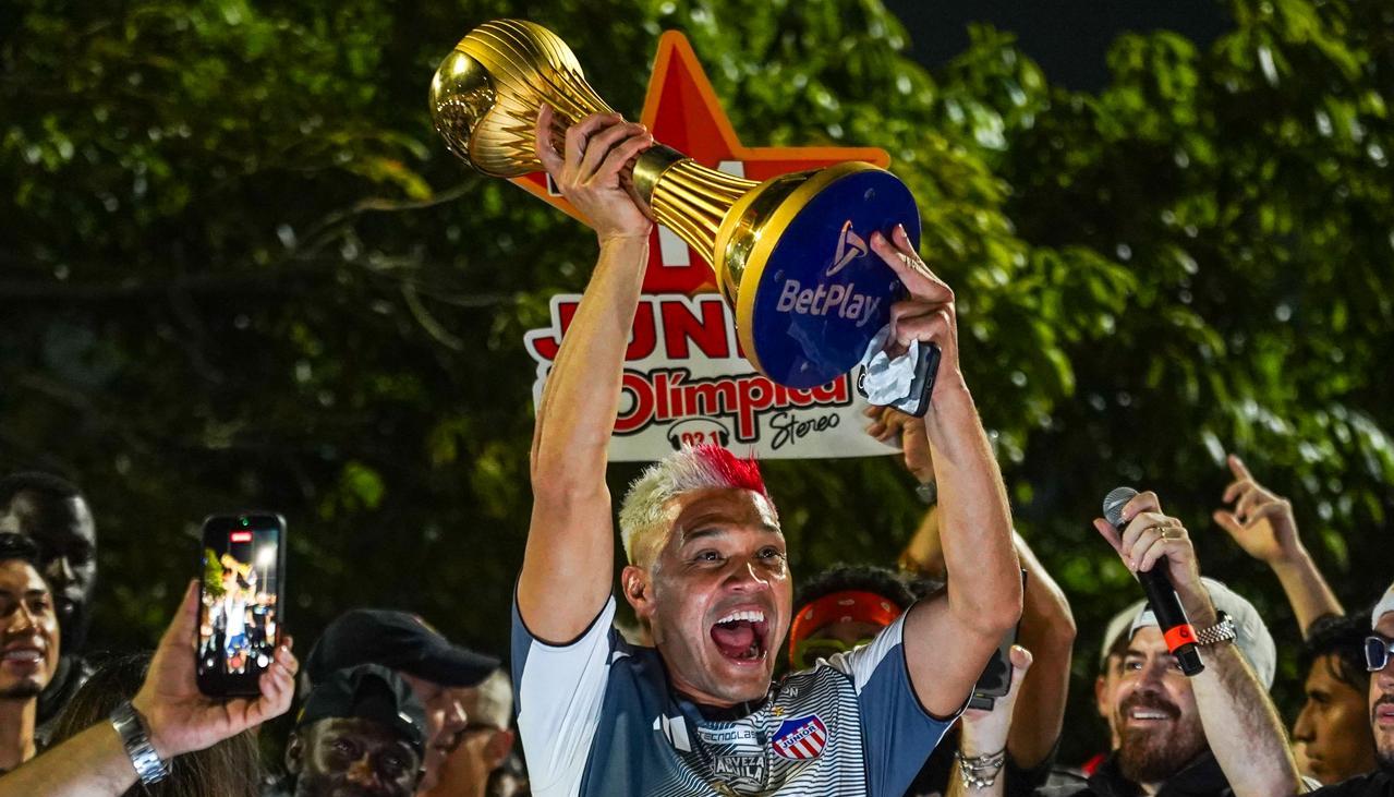 Teófilo Gutiérrez celebrando el título en la Ventana de Campeones.