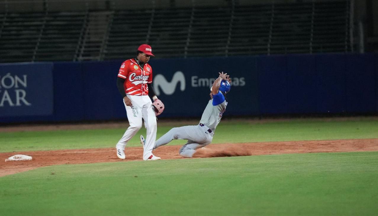 A pesar de la derrota, Caimanes sigue primero. 