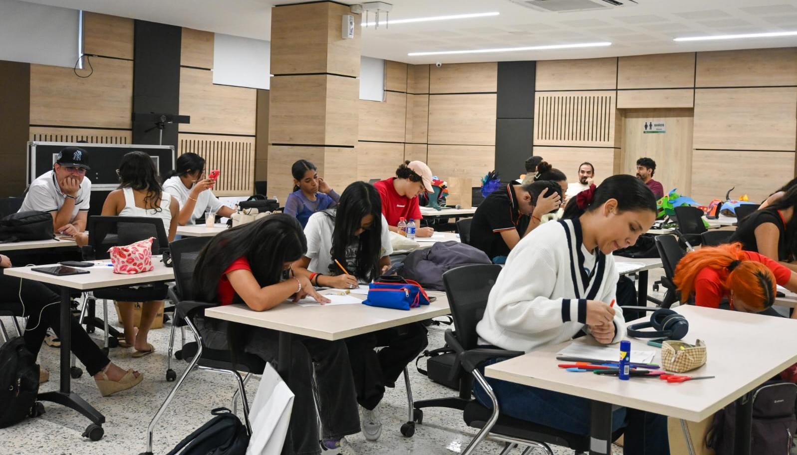 Estudiantes de Diseño Gráfico Digital de Unisimón.