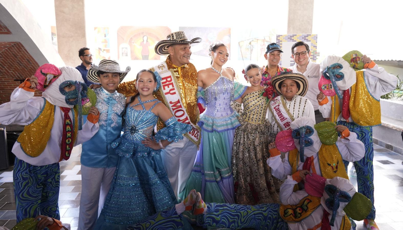 Ashley Gómez y Germán Palomino, Reyes Infantiles de la 44; Adolfo Maury, Rey Momo; Michelle Char, Reina; Juan Ospino, Secretario de Cultura del Distrito; Laurian Puerta, Alcalde local Norte Centro Histórico; Joshua Ortiz y Sharon Acosta, Reyes Infantiles.