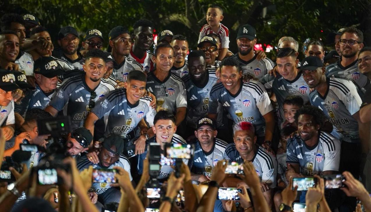 El equipo 'Tiburón' en la Ventana de Campeones. 