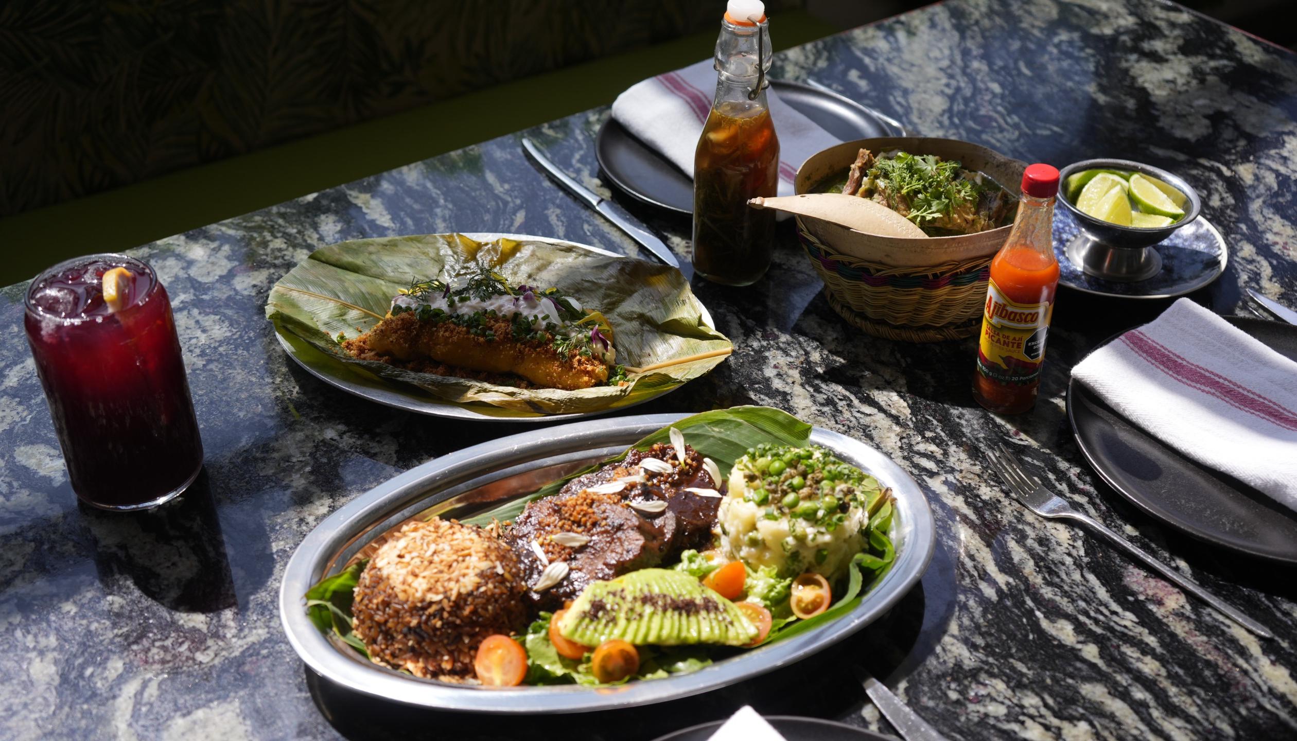 Estas son las comidas de las mesas en el Caribe. 