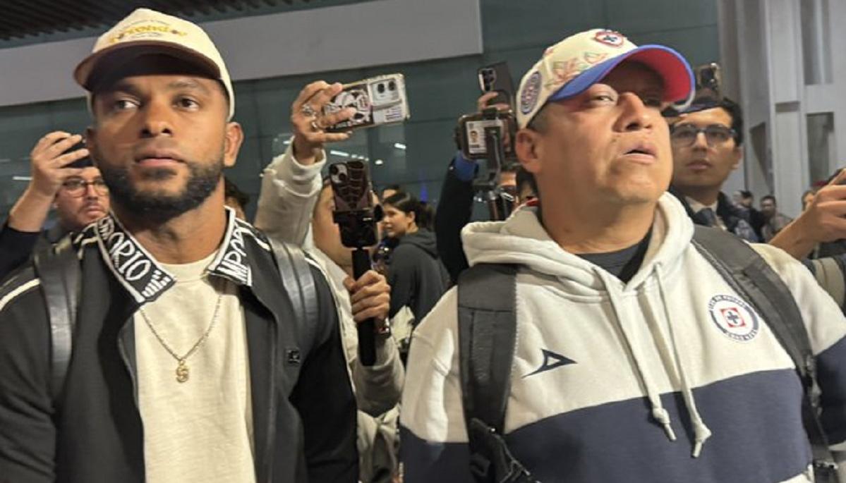 Miguel Borja no dio declaraciones a su llegada a Ciudad de México.