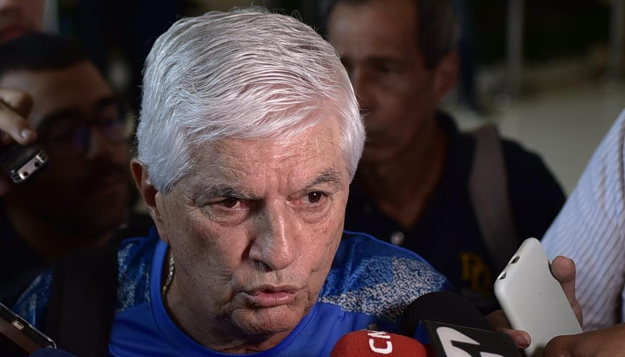 Julio Comesaña, extécnico del Junior, cuyo hijo (Aejandro) representa a Jannenson Sarmiento.