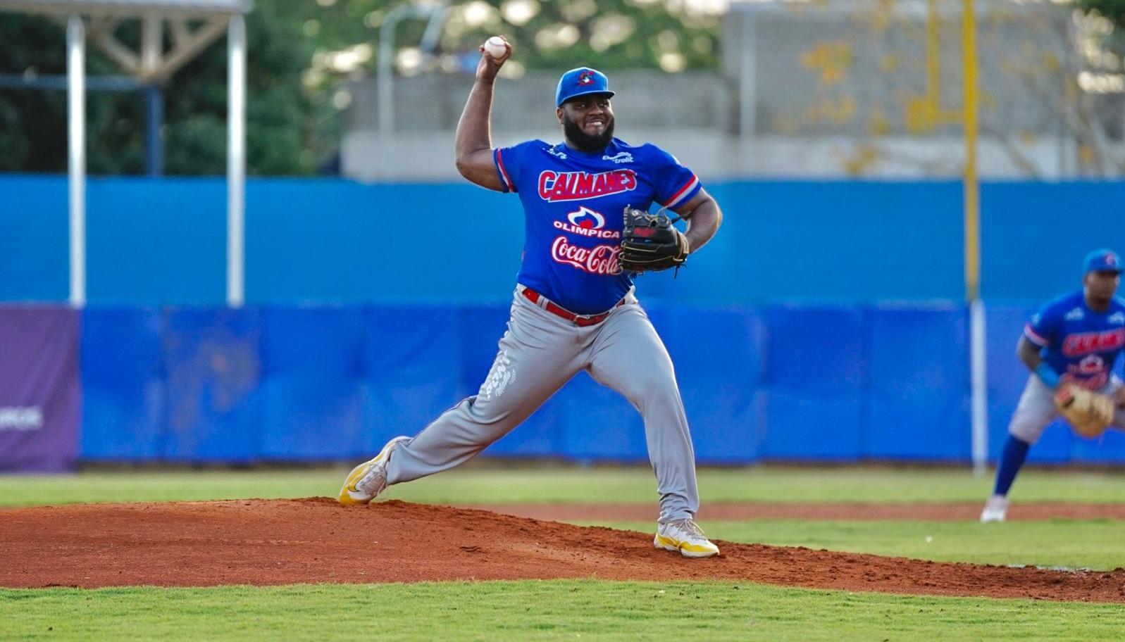 El dominicano Moisés Díaz, pitcher abridor de Caimanes, cargó con la derrota. 