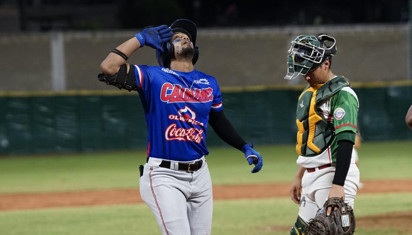 El dominicano Shalin Polanco llega al plato tras conectar jonrón en el cuarto inning.