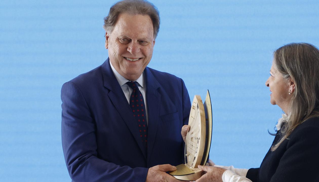 Ramón Jesurun fue escogido como dirigente del año por el periódico El Espectador.