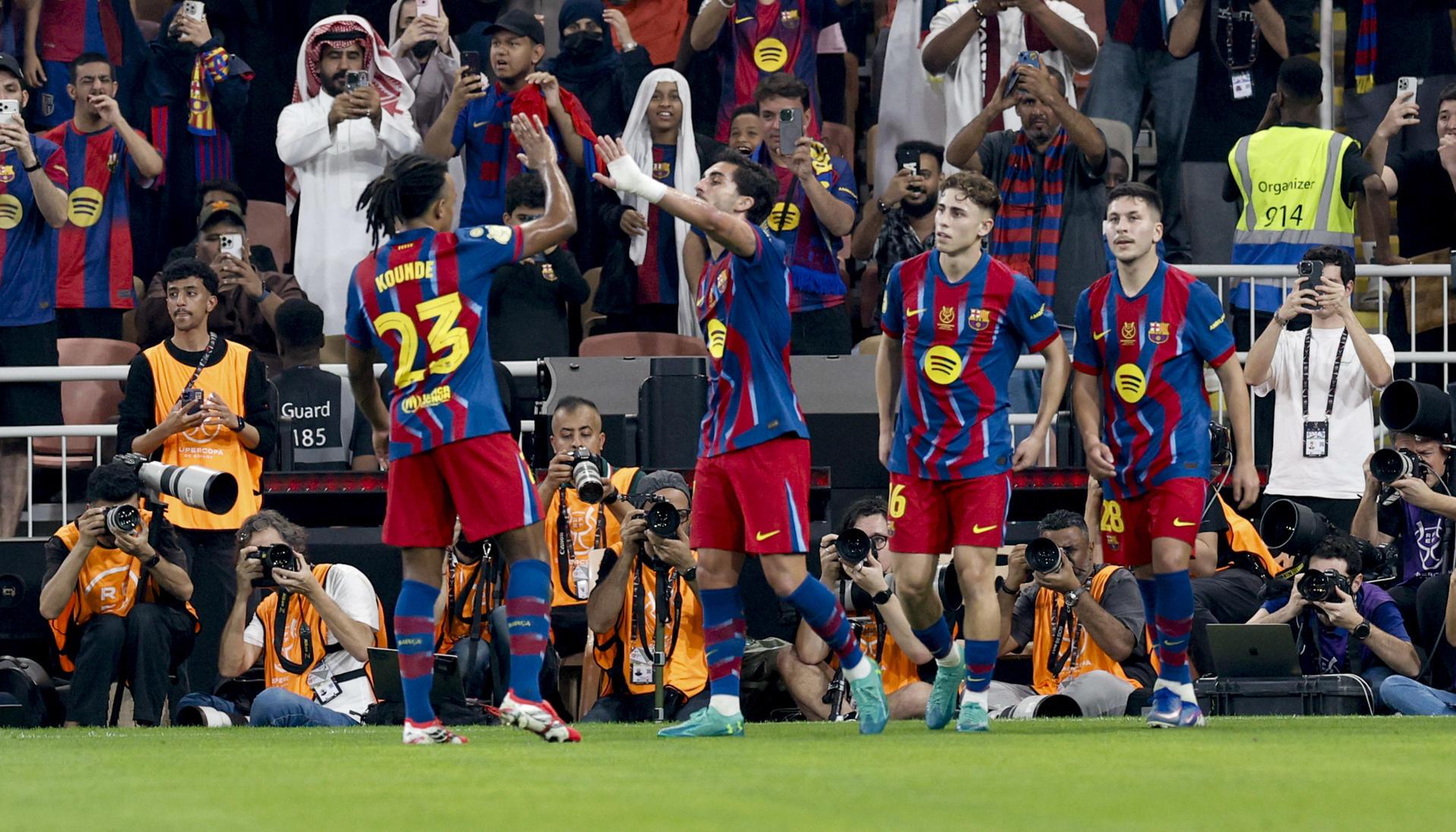 Jugadores del Barcelona celebrando uno de los goles.