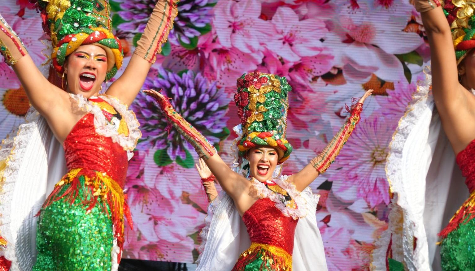 Más de 100 danzas estarán en escena. 