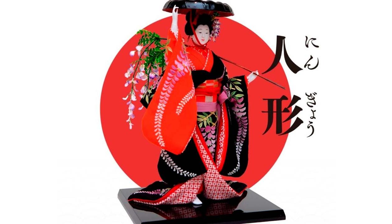 La muestra reúne 67 muñecas.