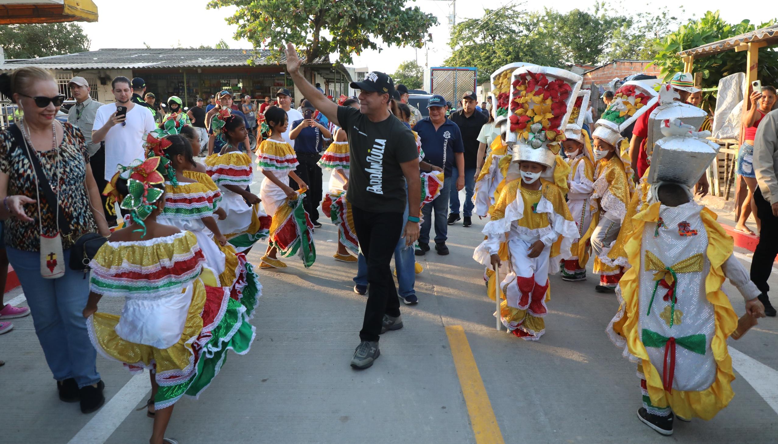 Alcalde Char en la entrega de las vías recuperadas en Las Malvinas. 