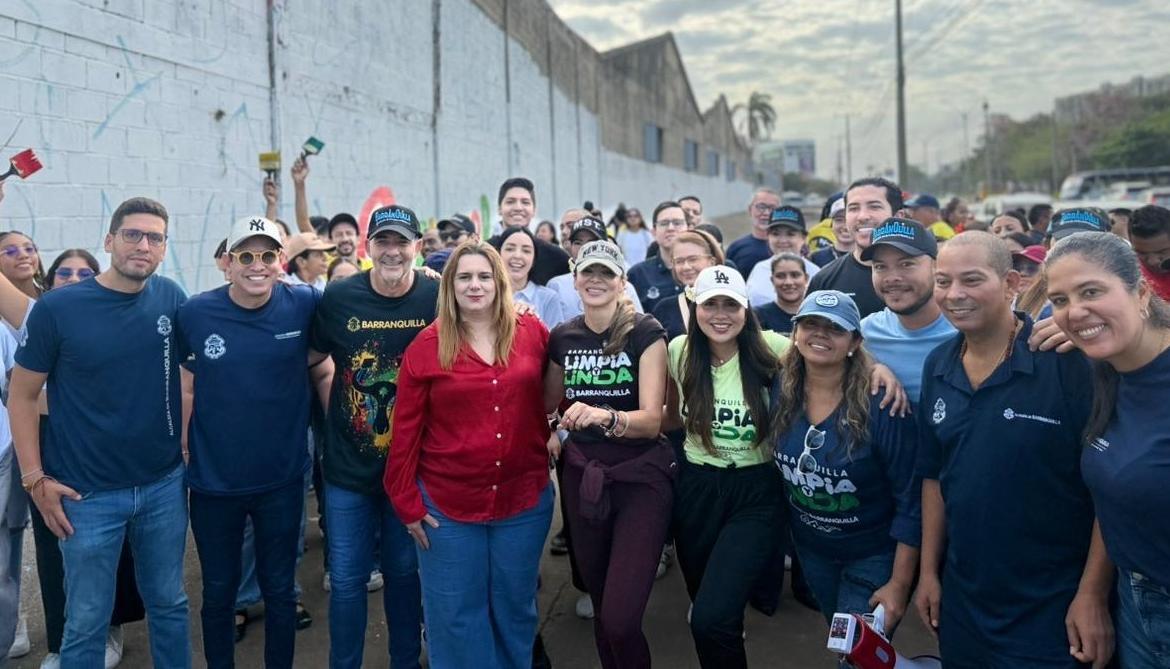 La actividad de embellecimiento de la Vía 40 fue realizada por diferentes dependencias de la Alcaldía. 