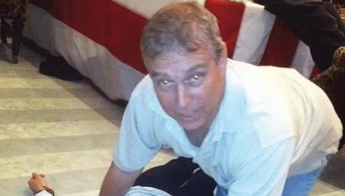 Una de las imágenes del príncipe Andrés, divulgadas este sábado.