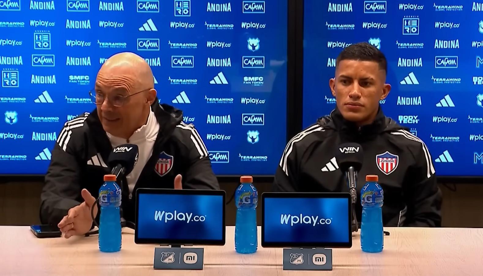 El técnico Alfredo Arias y al atacante Cristian Barrios.