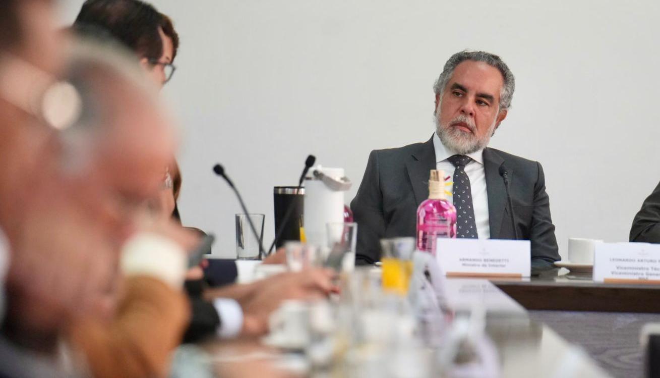 Armando Benedetti, ministro del Interior, en reunión con gobernadores.