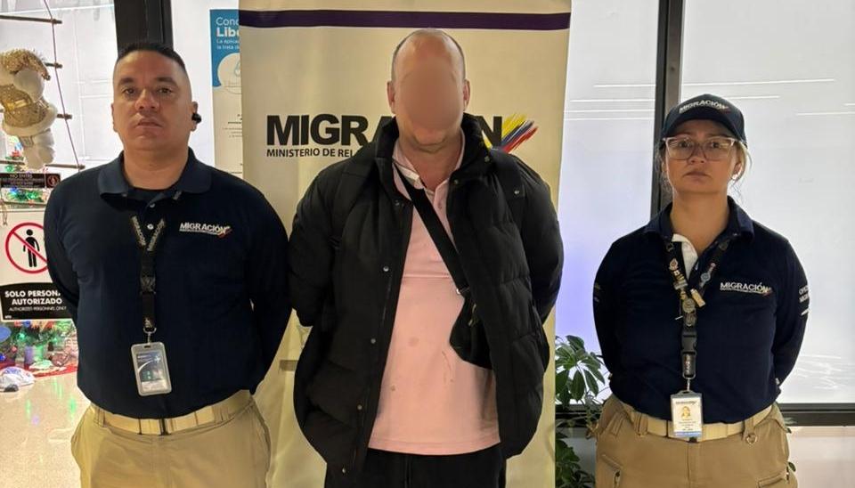 Fue capturado en el Aeropuerto Internacional José María Córdova. 