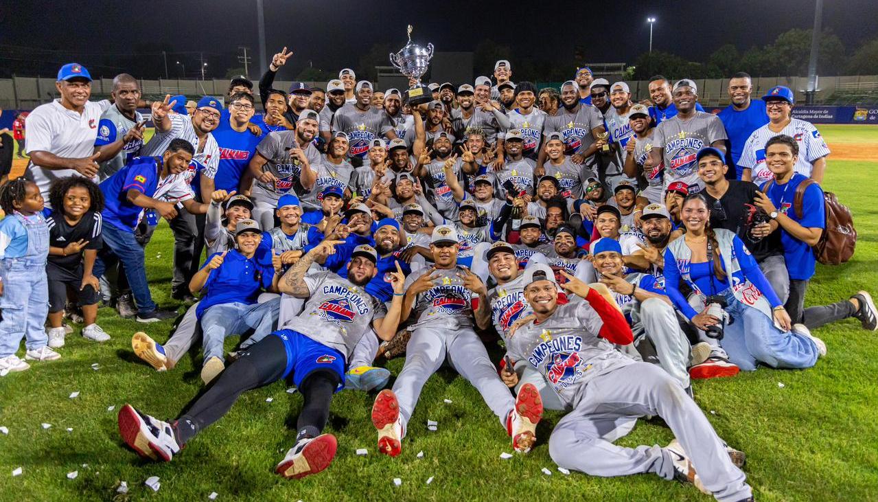 Caimanes de Barranquilla celebrando su título.