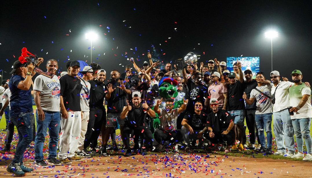 Caimanes celebrando en casa.