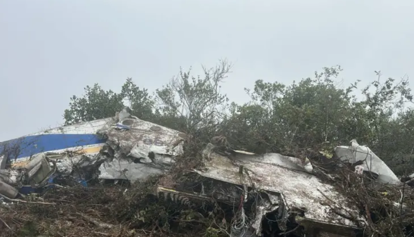 Parte del avión accidentado. 