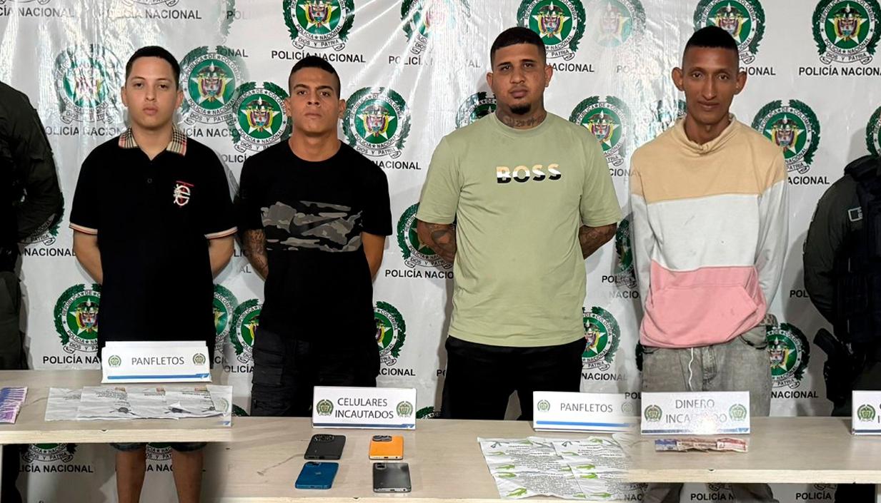 Cuatro de los capturados por parte del Gaula de la Policía. 