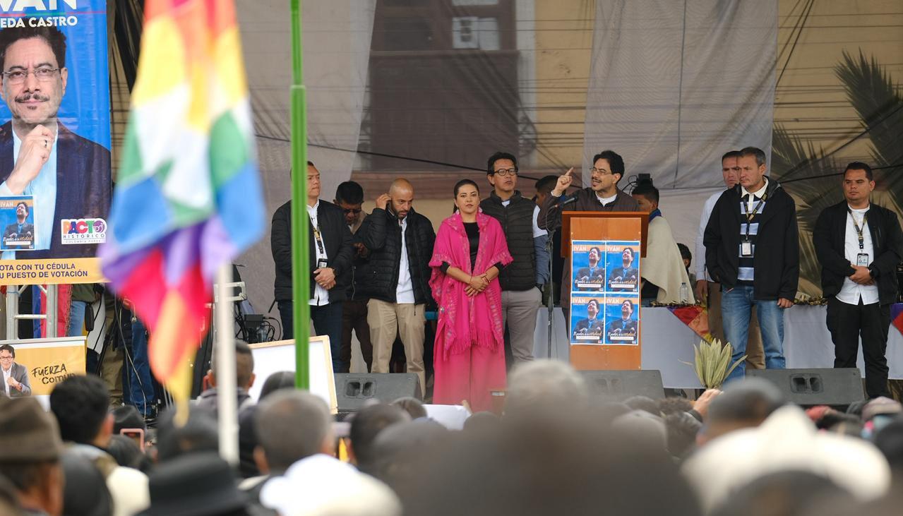 El candidato presidencial Iván Cepeda.