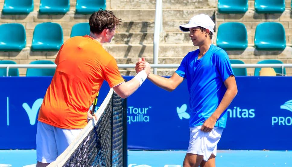 Chetan Vásquez y su rival el británico Rhys Lawlor.