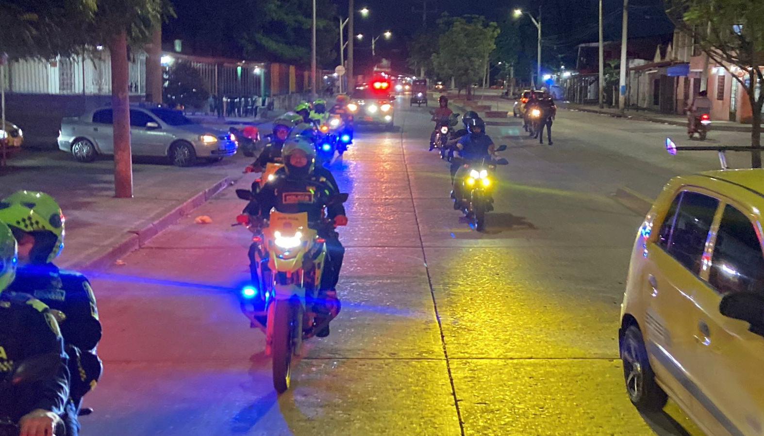 Despliegue de Policías durante la celebración del año nuevo.