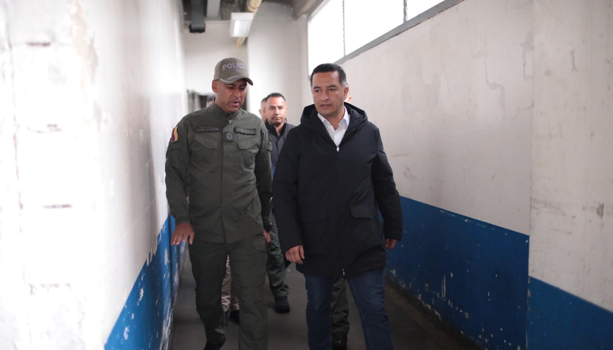 El director del Inpec, Teniente Coronel Daniel Gutiérrez, y el ministro de Justicia, Andrés Idárraga.