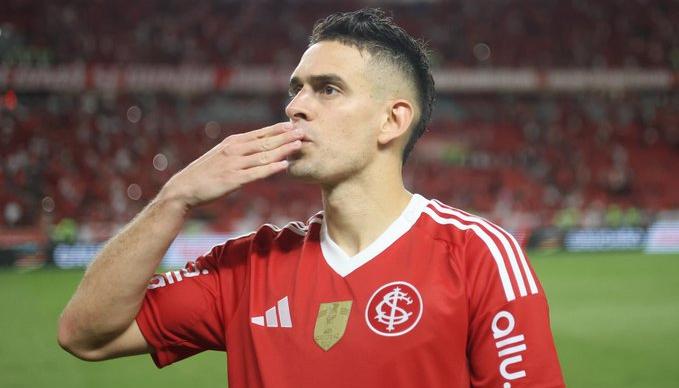 Santos Borré, figura del clásico de Porto Alegre.