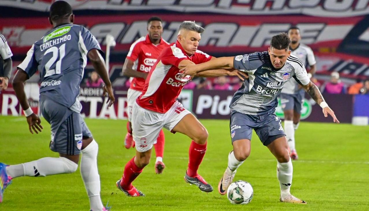 Guillermo Paiva ante la marca de Daniel Torres.